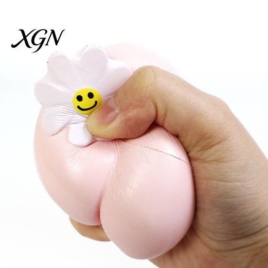 Slow Rebound Stress Ball Slow-Rising Butt Peach Squeeze Toy with Smile Flower Soft PU Shaped Fidget for Relief Cute Decompression Gadget Kids Adults