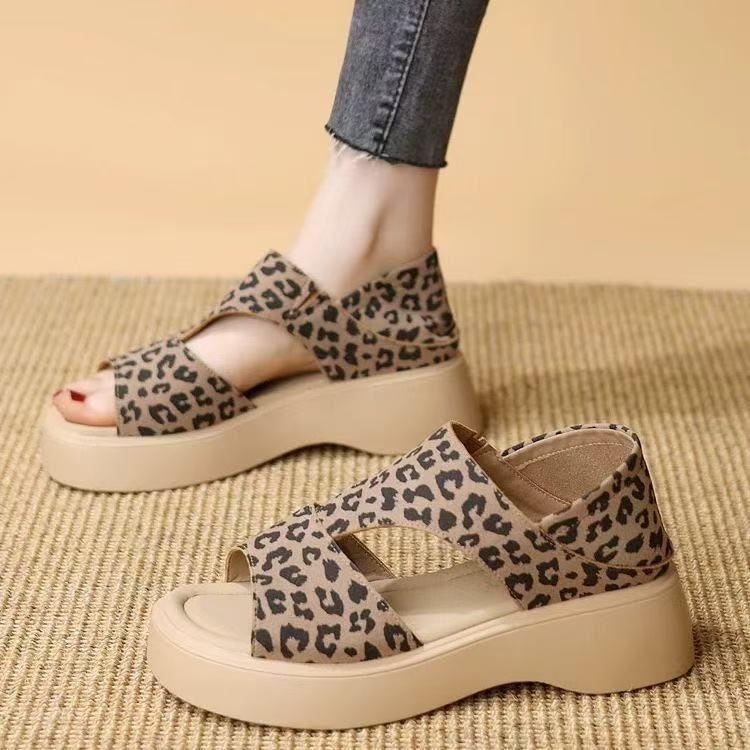 

Ретро модные сандалии на платформе и каблуке, женская летняя обувь 2025, новинка, высококлассная легкая роскошь, леопардовый принт, два способа носки, пляжная обувь 40 леопардовый