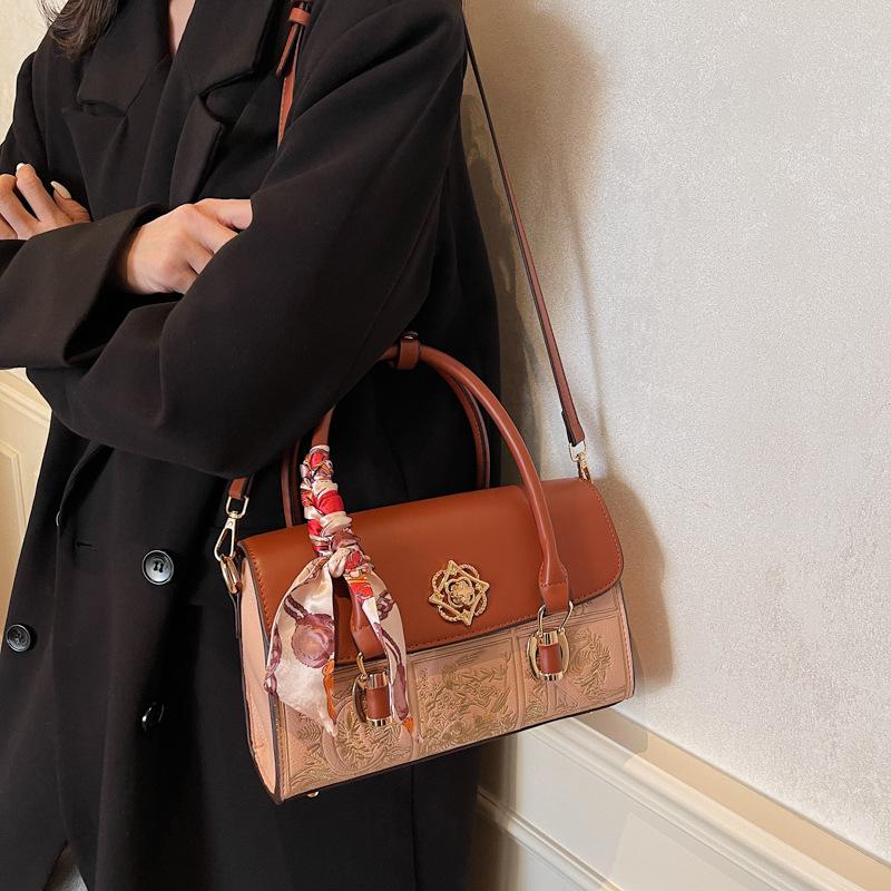  Chinese Style Embroidery Large Capacity Handbag for Women, New Chinese Wedding Banquet Bag, PU Material Magnetic Buckle Daily Matching Bag