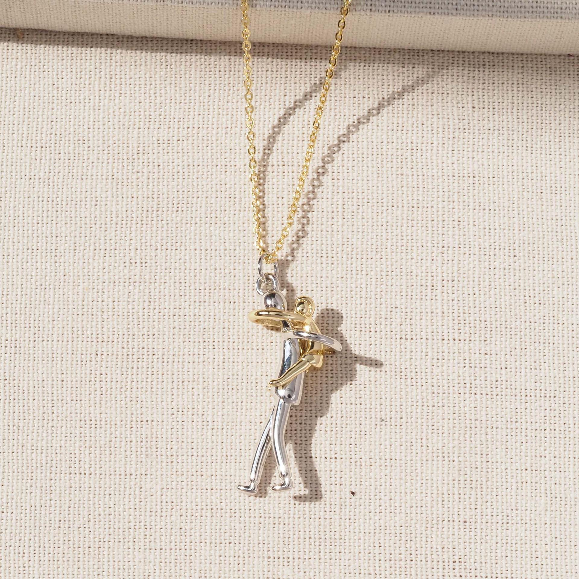 Кулон-ожерелье с изображением обнимающейся пары - Романтический подарок для женщин Couple Pendant + Chain as shown