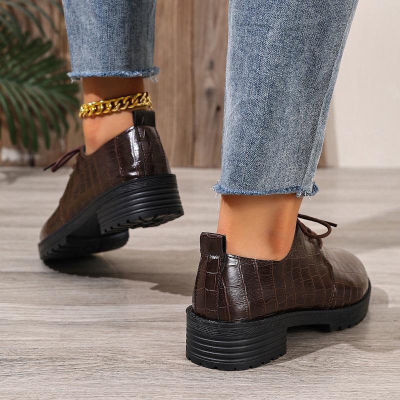 2025 New Fashion Pointed Toe Leather Shoes Embossed Formal Lace-up Trendy Women's Flat Heels Modern Mid-Heeled Loafers