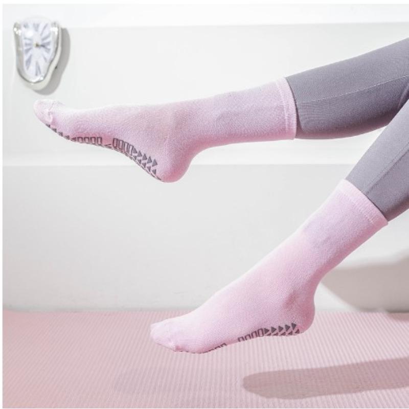 Einfarbige Yogasocken aus Baumwolle bis zur Mitte der Wade, rutschfeste Sportsocken mit Silikonunterseite, für Damen, für Indoor-Fitness, Trampolin, Tanz, Pilates