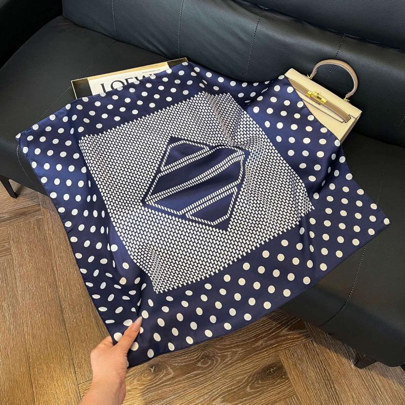 New 71 * 71cm Korean version small square scarf women's silk scarf spring and summer thin sunscreen scarf neck protection tied bag headband scarf
