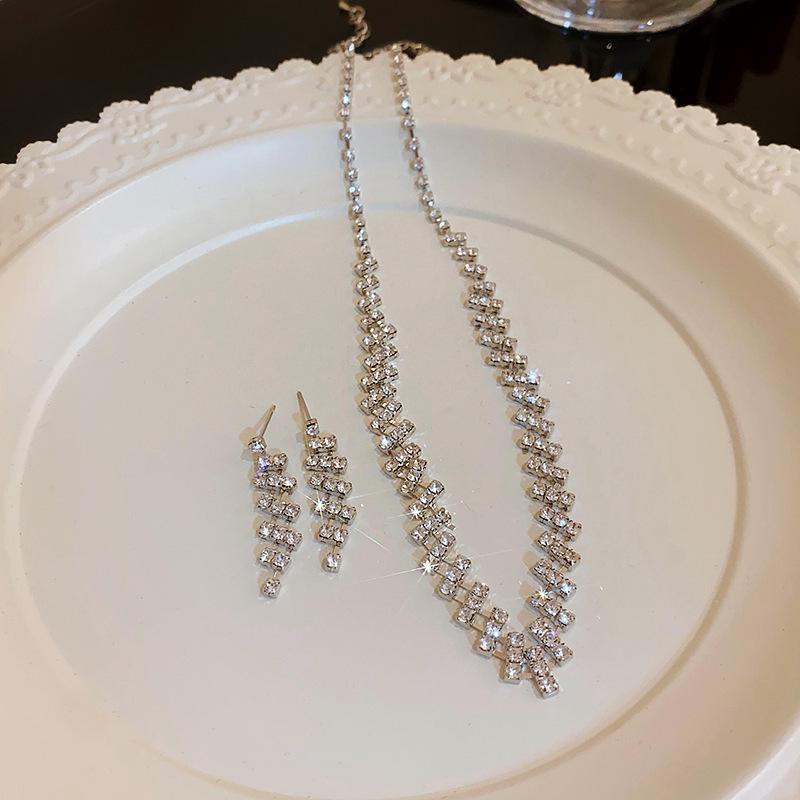 Luxury European & American Diamond Drop Necklace and Earrings Set - Elegant Versatile Jewelry