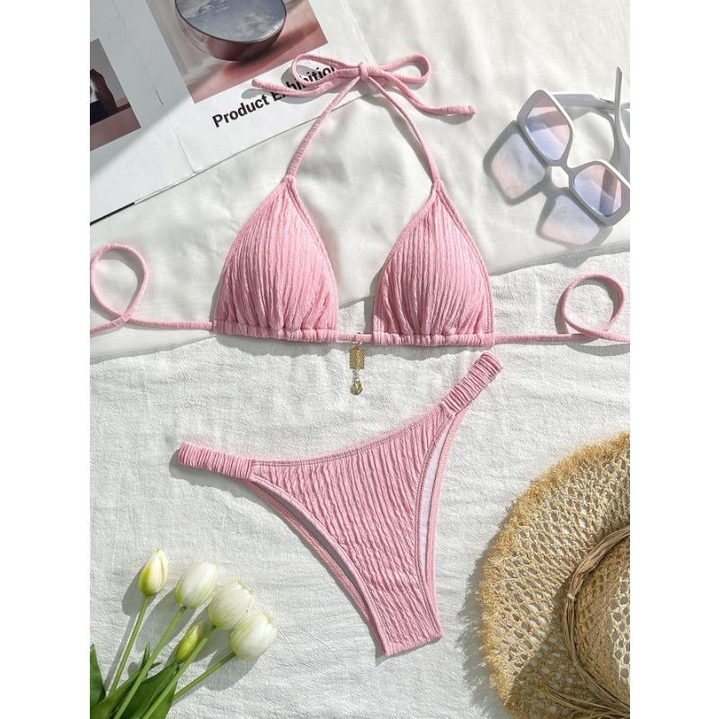 Bikini a Triangolo Rosa Testurizzato con Perizoma con Dettaglio Charm Costume da Bagno Due Pezzi