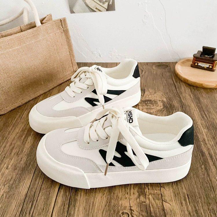 Lightweight retro red moral training shoes for women's 2025 spring new niche design versatile casual sports white shoes