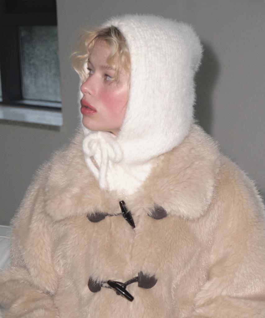 MARGARIN FINGERS Fluffy Button Balaclava (Ivory)
