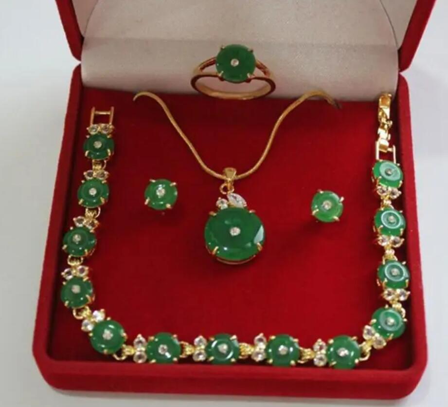 

Замечательный браслет из зеленого нефрита, серьги, кольцо, кулон