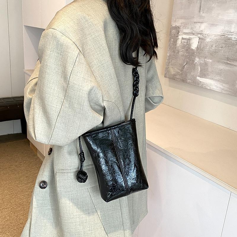 New casual messenger mobile phone bag simple and fashionable silver shoulder bag women's high-end mini bag