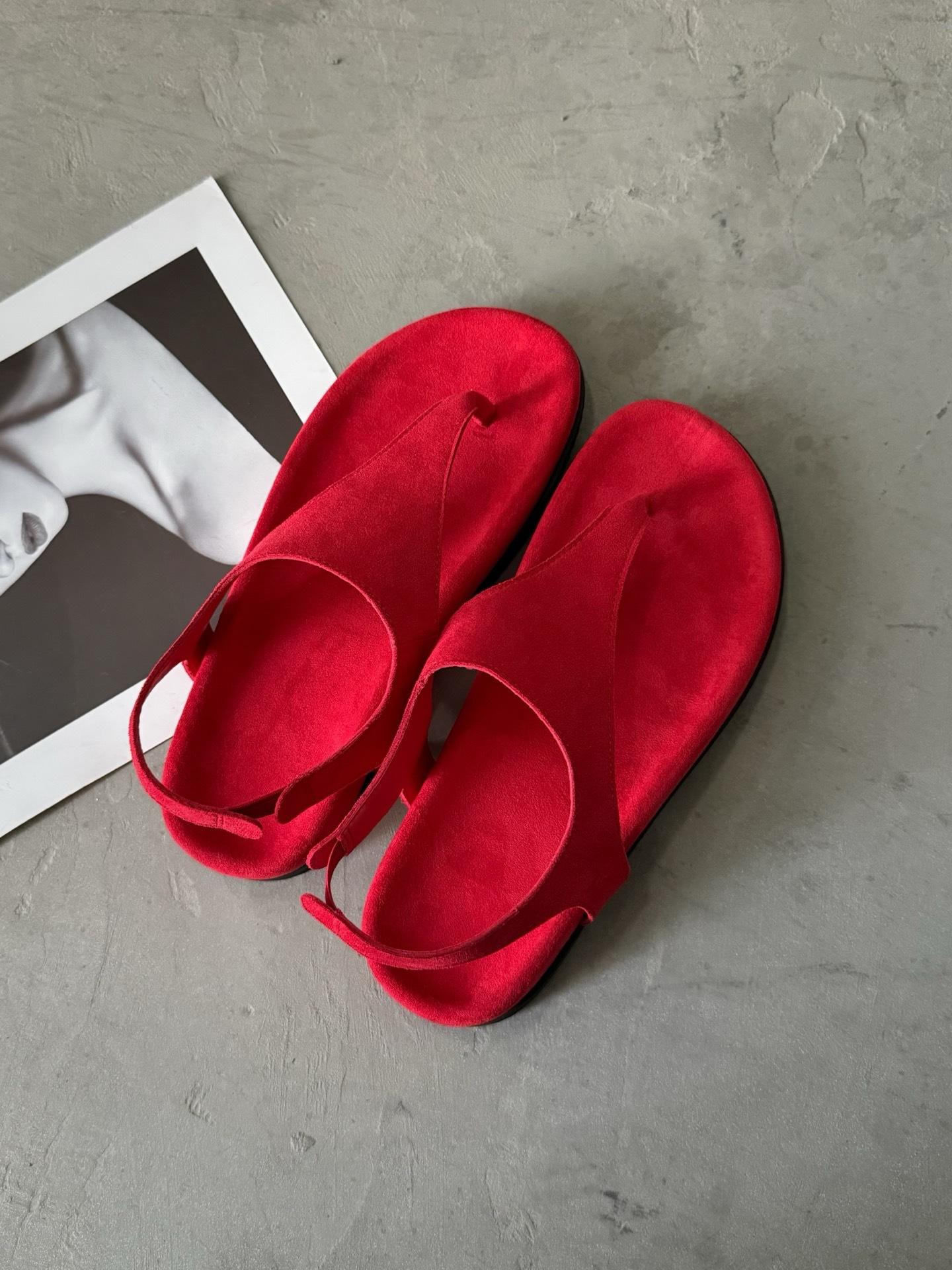 

Кожаные ретро римские сандалии с мягкой подошвой женские летние 2025 новые для улицы пляжные плоские сандалии шлепанцы 39