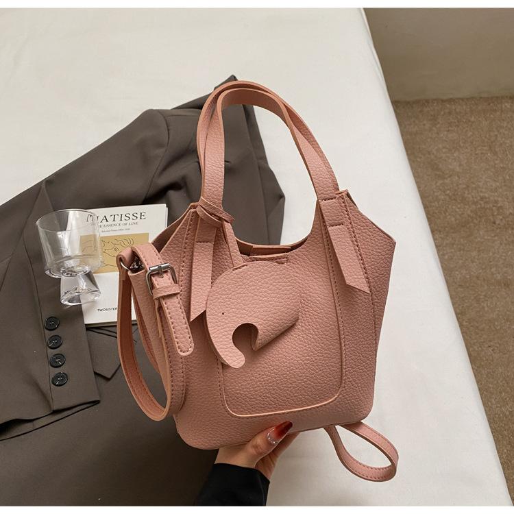 Fashion Foreign Style Portable Bucket Bag Women's New Versatile Shoulder Bag Large Capacity Simple Commuter Messenger Bag