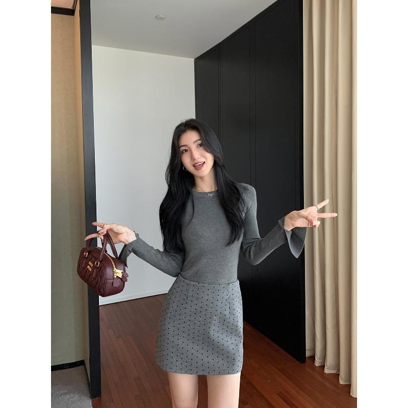 Herbst schwarzer Rundhals Strickpullover Damen Frühling schlank und dünn vielseitiges langärmeliges Unterhemd lässiges Oberteil