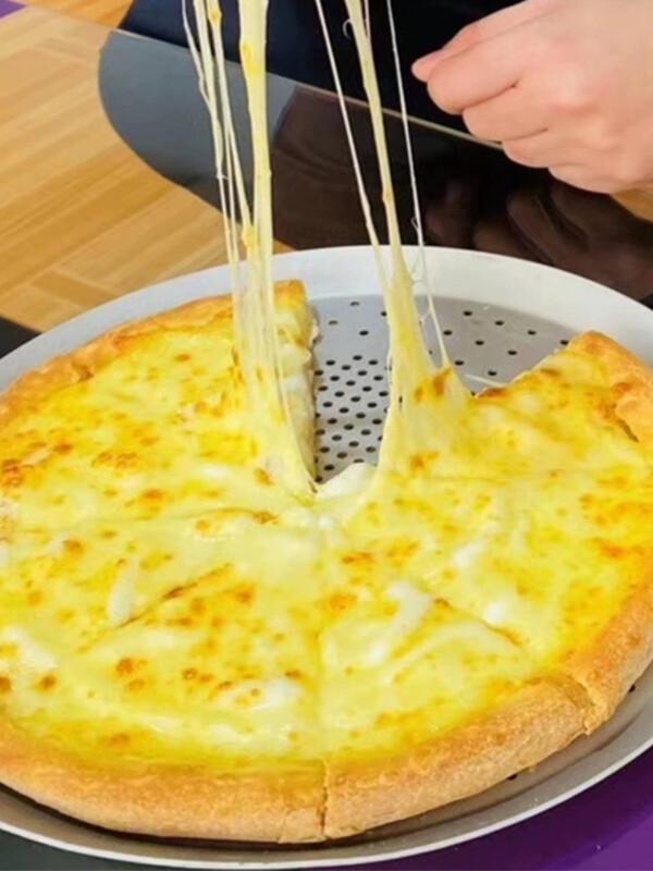 Wuhe 14-Inch Anodized Aluminum Perforated Pizza Pan