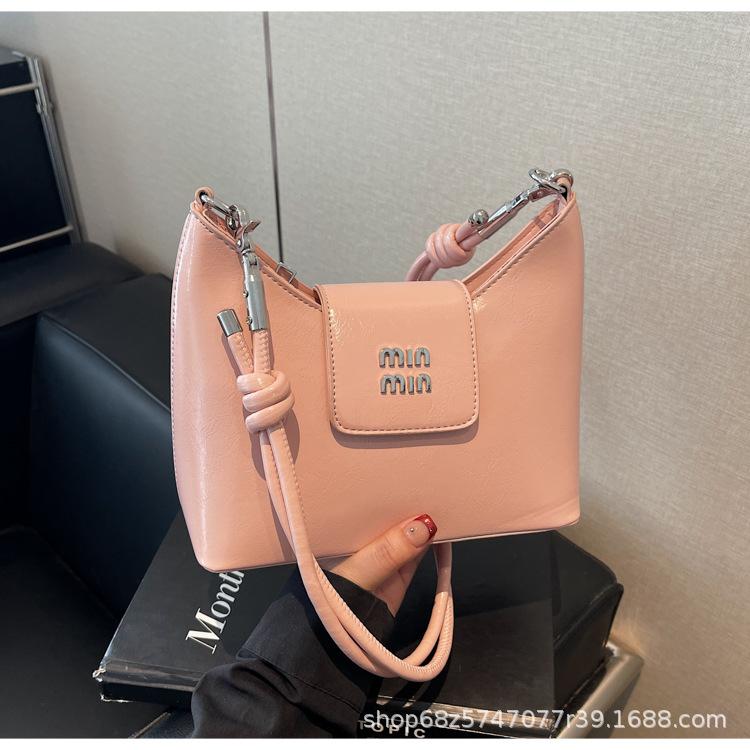 

Underarm bag women s leisure 2025 new fashion high sense foreign style shoulder messenger bag women s commuter tote bag