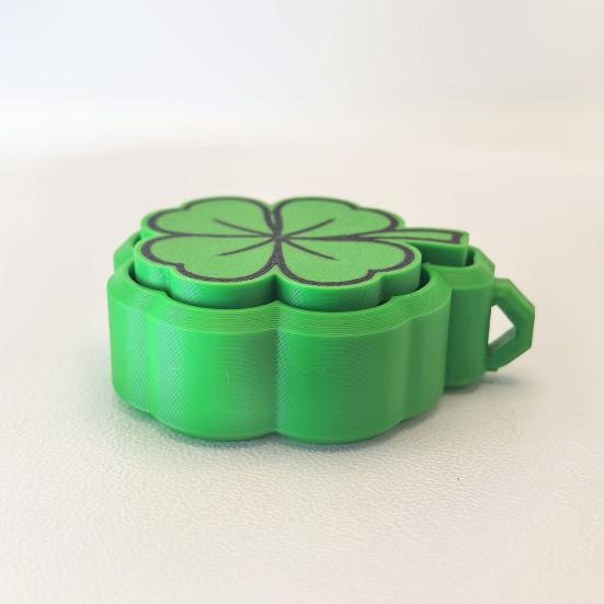 baizihuahu Keychain Pendant, Stress Relief Toy with Hanging Buckle, Aromatherapy Four-Leaf Clover Shape Key Holder for Good Luck Accessory