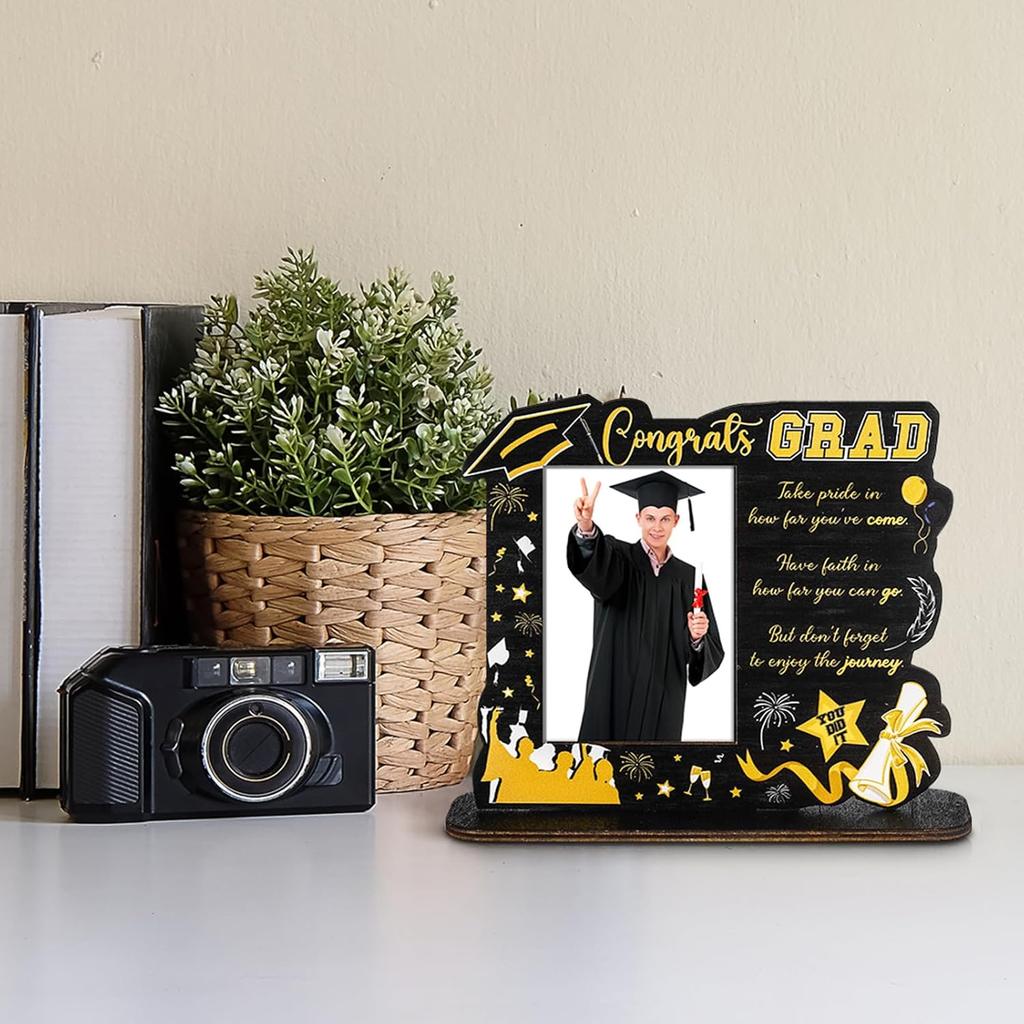 Yaomiao Class of 2026 Graduation Picture Frame Wooden Graduate Small Cap Photo Display Holder with Blessing Words for Kindergarten Preschool High