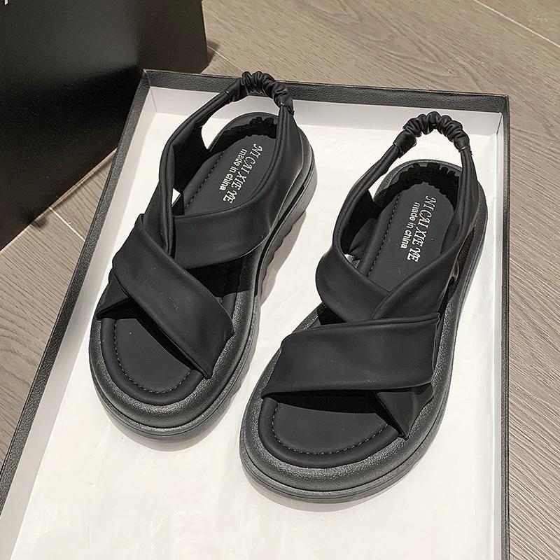 Stepping on shit sandals women's summer 2025 new one-pedal soft-soled versatile casual non-slip outer wear student cool slippers