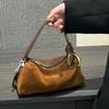 Bolso Almohada de Ante Boston: Bolso Versátil de Cuero Suave - Estilo Moderno de Hombro y Bandolera