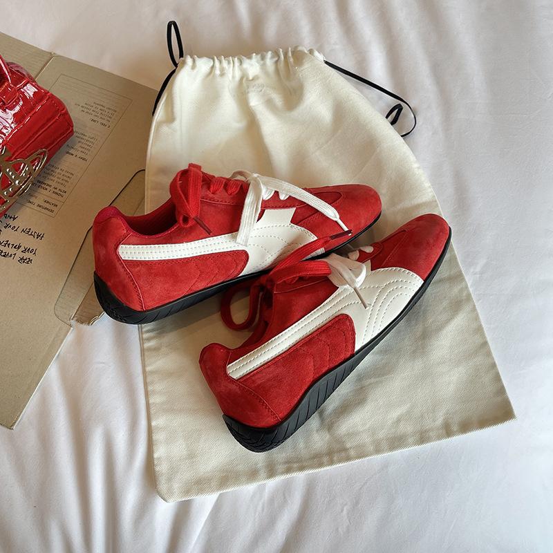 

У Роуз есть те же самые кожаные немецкие тренировочные кроссовки для женщин 2025 года, новые ретро-кроссовки для гоночных автомобилей Форреста Гампа, увеличивающие рост, для спорта и отдыха 40