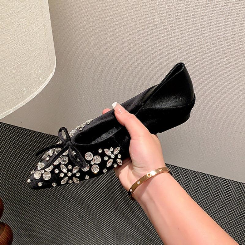 

New women s fashion single shoes pointed non-slip soft sole comfortable and fashionable sheepskin women s shoes four seasons wear single shoes women 39 чорний