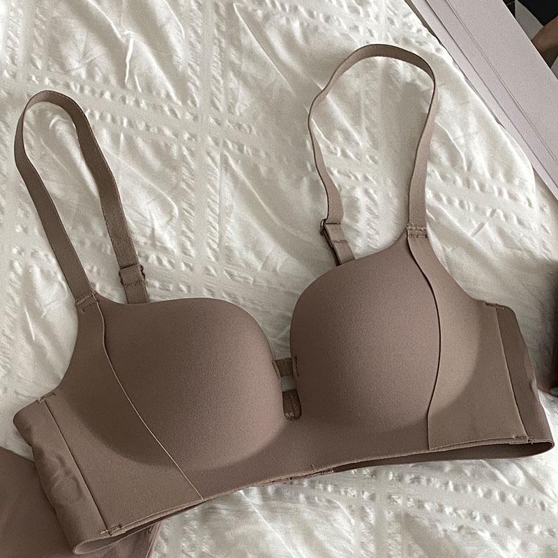 

2023 Seamless Round Chest Lift Bra for Small Bust - Enhances and Lifts with Smooth Palm Cup Design. 36/80AB