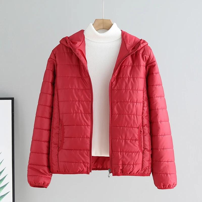 Giacca Leggera Imbottita in Cotone da Donna Nuova Invernale 2025 Cappotto in Cotone Sottile Ampio Corto Parka da Donna con Cappuccio Cappotto Capo d'Abbigliamento Esterno da Donna