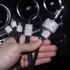 Ładowarka Samochodowa Wysadzana Diamentami Ładowarka Młotek Bezpieczeństwa do Telefonu Samochodowego Podwójne USB Szybkie Ładowanie Diamentowa Ładowarka do Telefonu Samochodowego Ze Stopu Aluminium