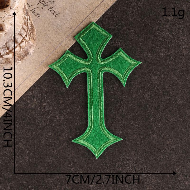 Barevná vyšívaná nášivka s křížem - DIY doplněk na oblečení s logem Bible