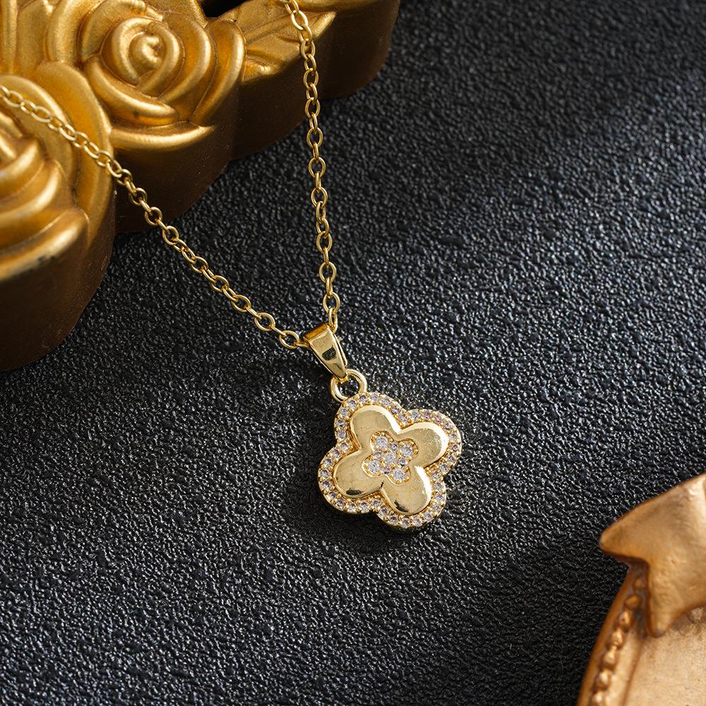 Luxury European & American Mother-of-Pearl Four-Leaf Clover Necklace for Women – High-End Versatile Titanium Steel Design