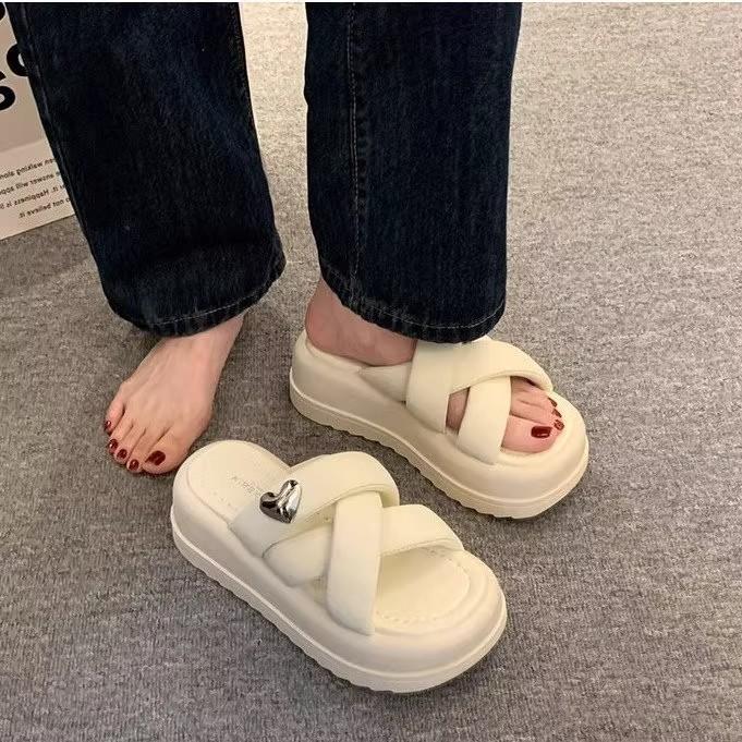 Internet Celebrity Slippers Women's Summer Wear Niche High Sense 2025 New Black Super Fire Heightening Platform Sandals Beach Shoes