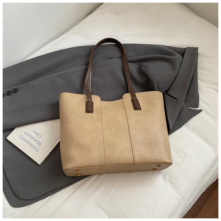 

Нишевая высококачественная сумка-тоут большой вместимости 2025 новая женская осенняя сумка через плечо для通勤, модная сумка-тоут