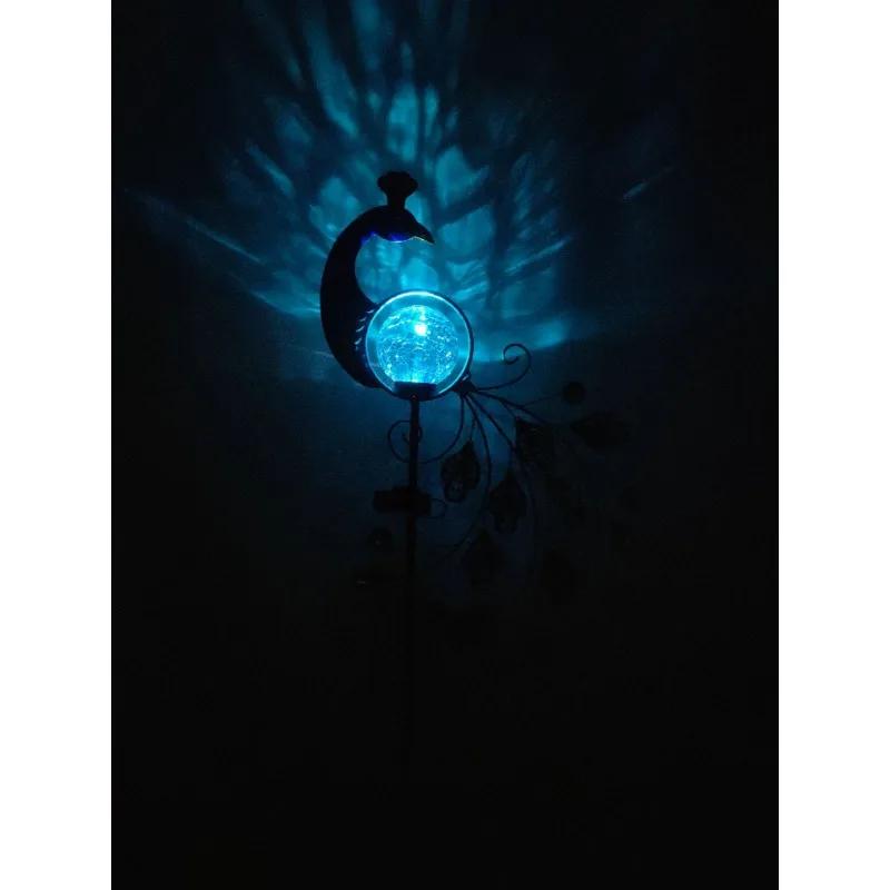 1pc Solarbetriebene Pfauenlampe, Eisenkunst, hohle Feder, Pfau, Outdoor-Hof, Rissball-Lampe, Rasen-Dekorationslampe