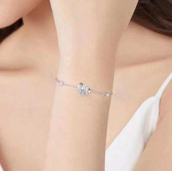 2024 Angel Wings Heart Bracelet: Elegant, Versatile Jewelry for Students