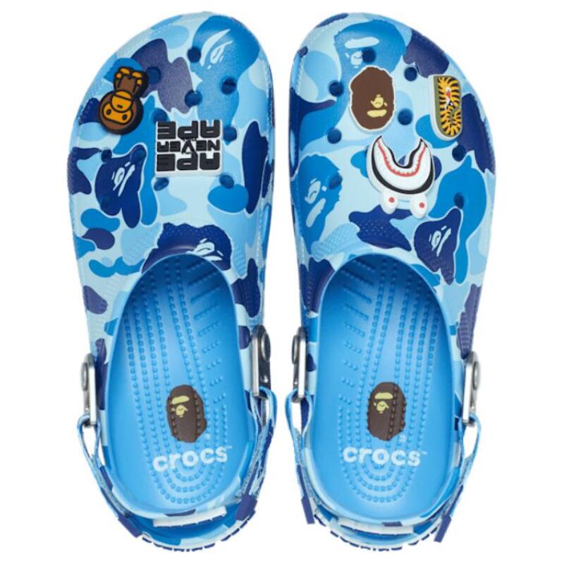 A BATHING APE X Crocs Classic Clog Camouflage Print Comfortable and Versatile Hole Shoes Unisex Blue