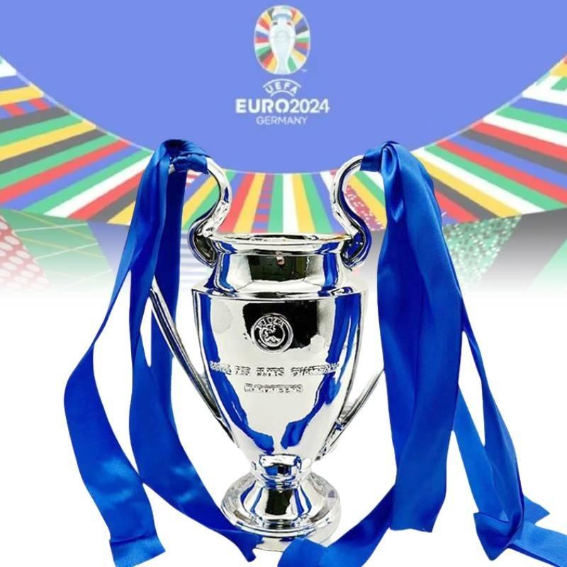 Modèle de Trophée de Football en Résine Élégant Style Européen Récompense de Football Argent Cadeau