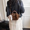 Fashion niche plush Xiaoxiangfeng women's portable bucket bag new exquisite soft shoulder messenger bag