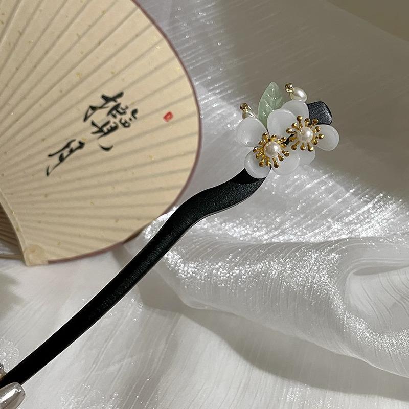 Elegant Retro Tassel Hairpin for Hanfu Updo - Women's Chinese Style Metal Hair Clip