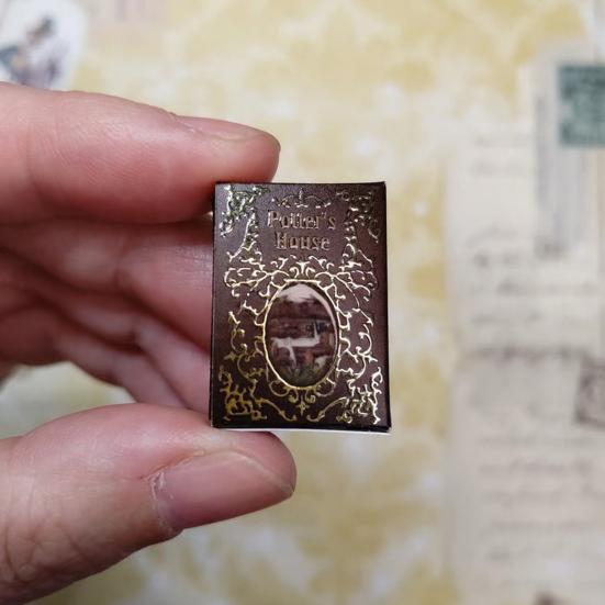 1:12 Ölçekli Minik Kitap Evi Katlanabilir Minyatür Süs İçinde Gizli Diorama ile El Yapımı Gerçekçi Mini Kitap Dekoru Bebek Evleri Kitaplık Dekorasyonu için