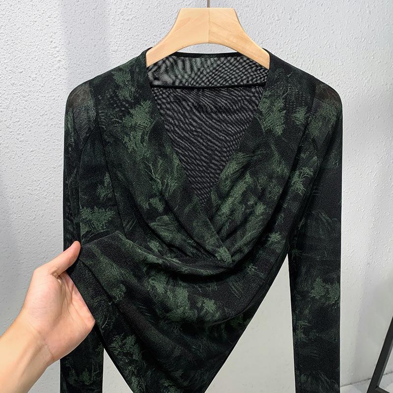 

Нижняя рубашка женская тонкая с принтом, с длинными рукавами, внутренняя часть с новым осенним плиссированным верхом с крестообразным V-образным вырезом, High-end Sense 3XL чёрный