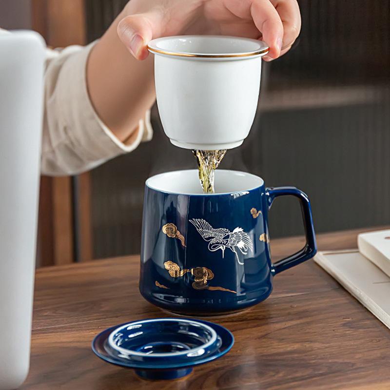 Domácí třídílný keramický hrnek zlatě malovaný hrnek s víkem filtru na čaj oddělte čaj a uvařte šálek na čaj