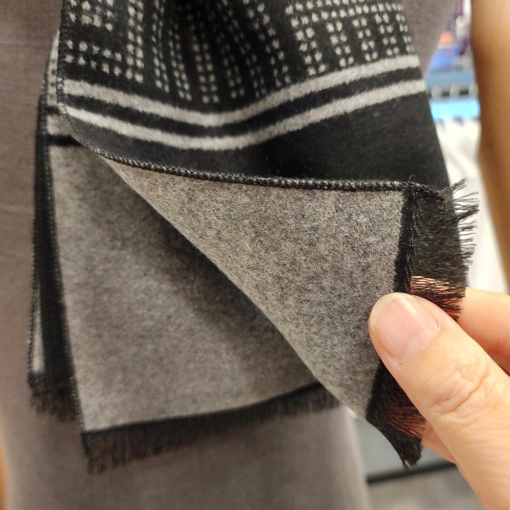 High-quality, Soft-touch, Easy-care Rayon Modified Herringbone Point Double-sided Muffler