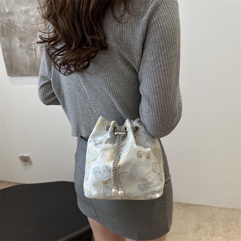 Stylish New Chinese Style Bucket Bag With Embroidered Silk And Trendy Chain Strap