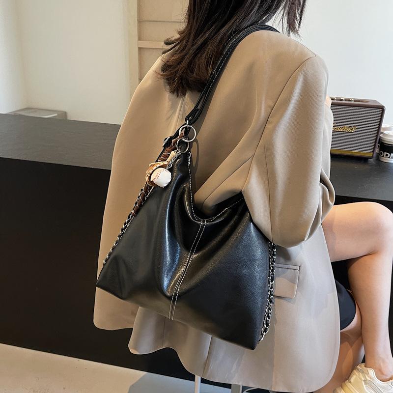 

Ретро сумка-мессенджер, женская рабочая сумка под мышкой 2025 новая простая сумка-ведро большой вместимости, универсальная сумка-мессенджер 30*10*32 чёрный