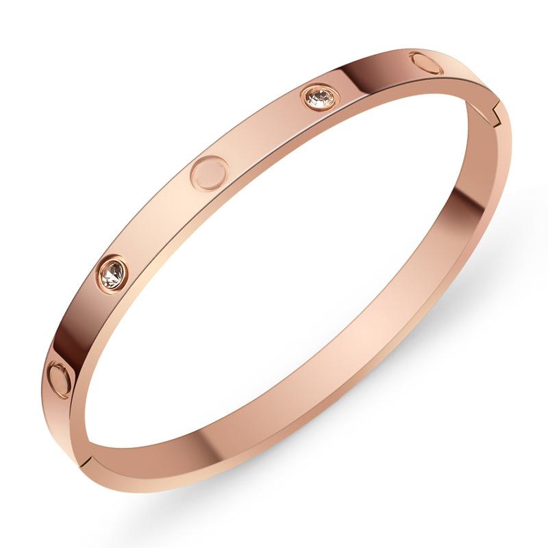 Retro Diamond Patterned Wristband Bracelet for Women with Light Luxury Temperament