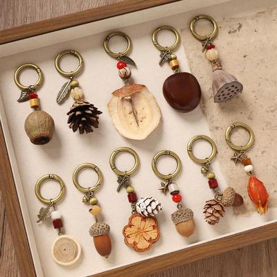 Llavero con colgante artístico de semilla de Bodhi al estilo Mori: Charm para bolso de frutas naturales