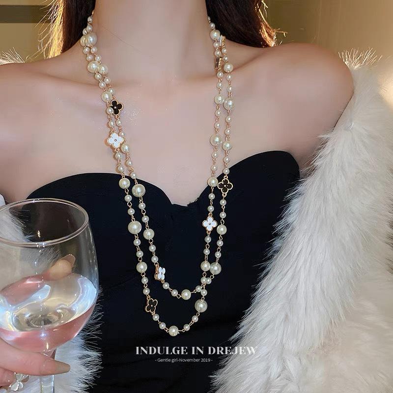 

Korean Four-Leaf Clover Pearl Necklace - Elegant Light Luxury Chain for Autumn/Winter Sweaters