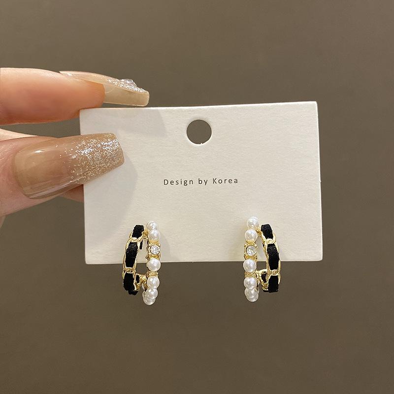 Черные бархатные серьги с жемчугом женские ретро серьги с легким люксом и темпераментом корейские нишевые дизайнерские серьги