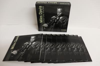 CD MILES DAVIS - Just Squeeze Me  223492321 Documents 2006 Japan Jazz Used