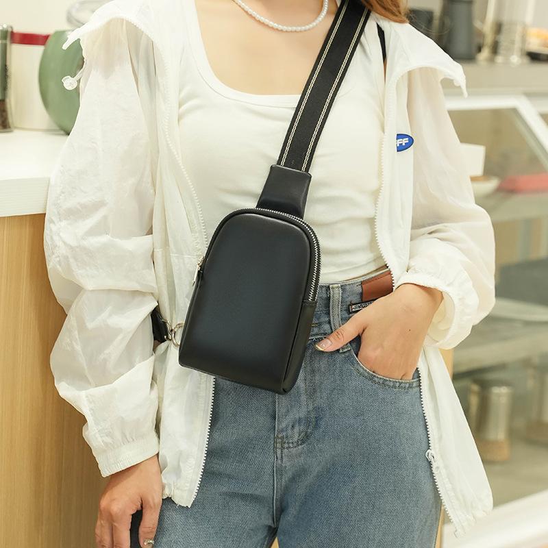 Simple Fashionable and Versatile Men's and Women's Models Small Chest Bag Women's Bag Soft Leather Ladies Crossbody Bag Design Luxury Minimalist