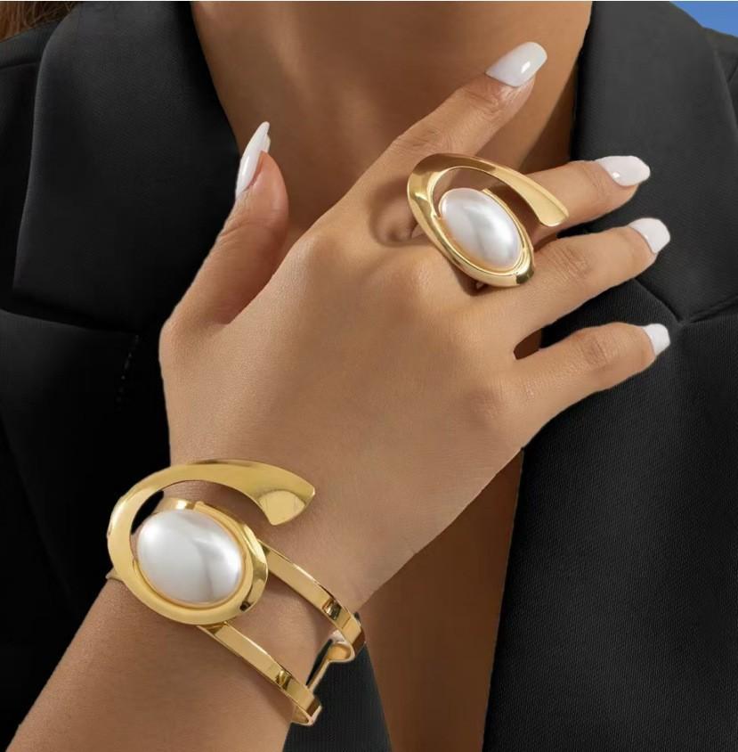 Personality exaggerated necklace high-end geometric E-shaped stud necklace bracelet ring jewelry set